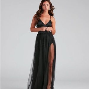 Hailsey Formal Tule and Satin Dress. Small. Black.